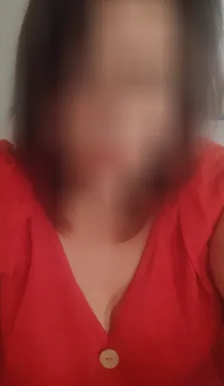 Amina, 37