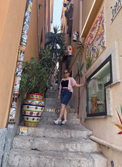 Nathalie, 35