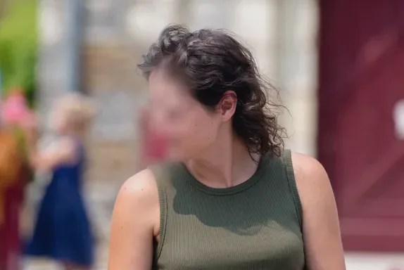 Ulla, 28